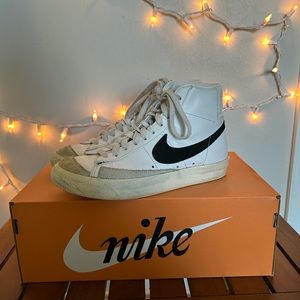 Women’s Nike blazers mid ‘77
